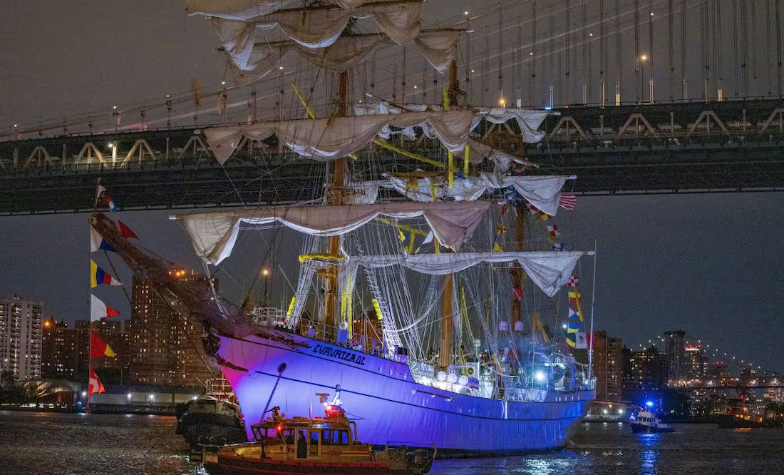 Choque del Buque Cuauhtémoc con el Puente de Brooklyn deja 2 muertos y 22 heridos