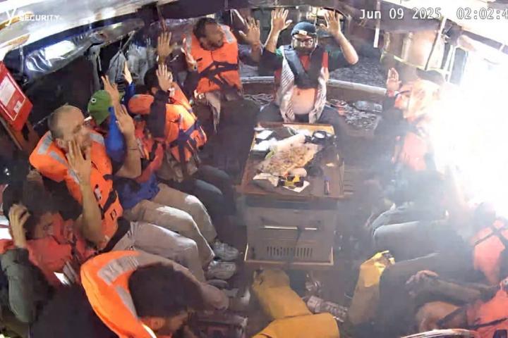 Israel asalta el barco “Madleen” y detiene a los activistas humanitarios