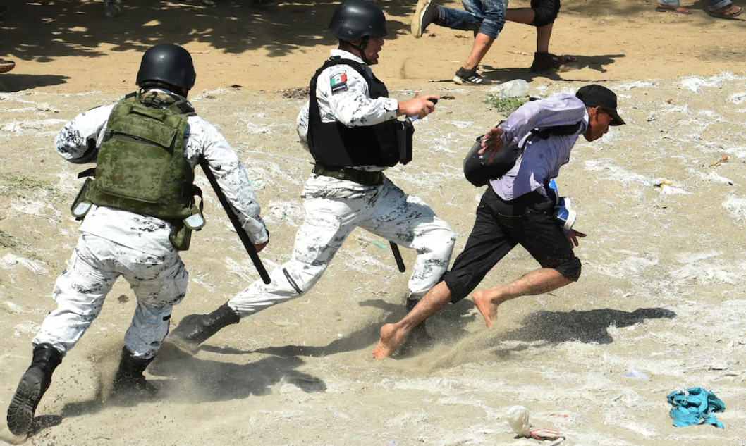 Trump endurece su frontera, y México calla